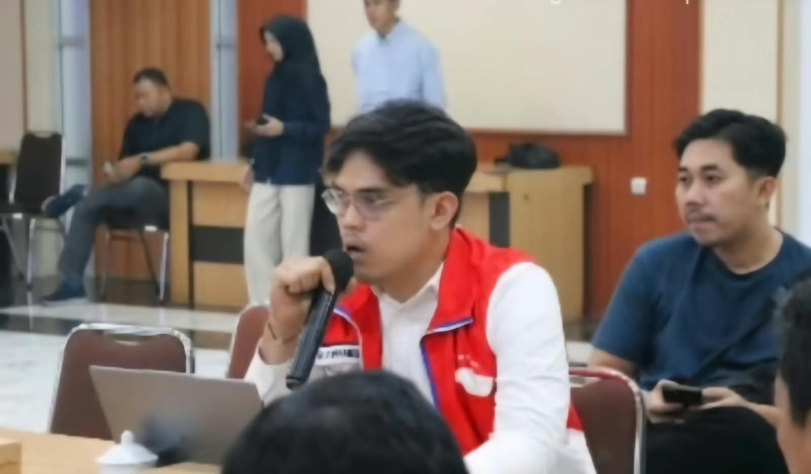 Sales Brand Manager BBM Pertamina wilayah Ketapang dan Kayong Utara, R.F. Prambudi, saat mengungkapkan alasan dibalik kelangkaan BBM di Ketapang.
